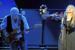 Concert Review: Fleetwood Mac show is powered by hits and rarities