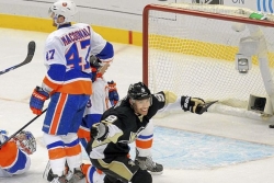 Fleury gets shutout, Dupuis scores twice as Penguins smack Islanders, 5-0
