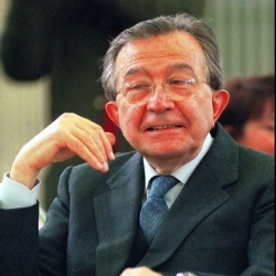 Obituary: Giulio Andreotti / Complex seven-time prime minister of Italy