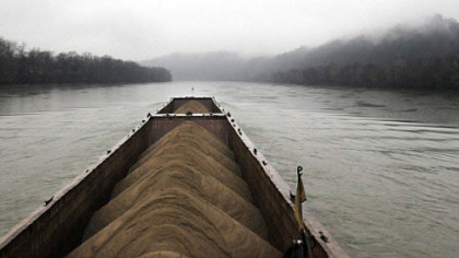 Rolling on the (Mon) river.

