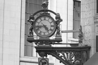 Local Dispatch: At Kaufmann's clock, time stands still for memorable meetings