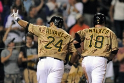 Alvarez's HR, Astros' error in 9th cap rally