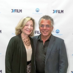 Slawomir Grunberg awarded Gold Award for film 'Castaways'