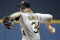 Pirates lose 2-1 pitchers' duel in Milwaukee