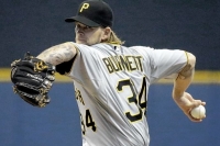 Pirates lose 2-1 pitchers' duel in Milwaukee
