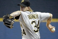 Pirates lose 2-1 pitchers' duel in Milwaukee