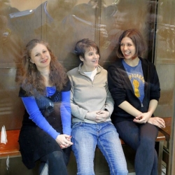 People: Maria Alekhina, Lena Dunham, Nick Carter and 3TG