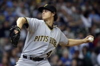 Jeff Locke helps Pirates secure 5-2 win against Brewers