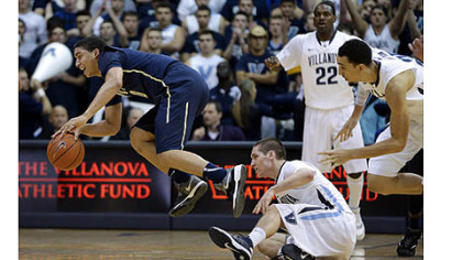Pitt's James Robinson, left, leaps away after stealing the ball from Villanova's Ryan Arcidiacono, center, as JayVaughn Pinkston and Darrun Hilliard look on during the first half.