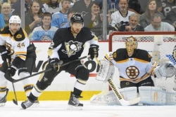 Penguins walloped by Bruins, 6-1, in Game 2