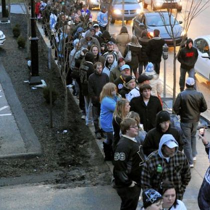 Penguins fans line up near the Consol Energy Center waiting to get into the free intrasquad game Wednesday night.


