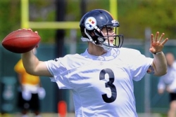 Steelers sign rookie QB Jones to contract