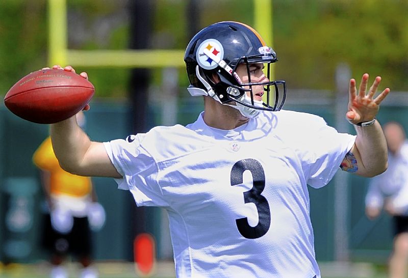 Steelers sign rookie QB Jones to contract