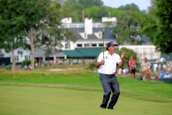 Phil Mickelson alone at top at U.S. Open
