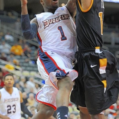 Duquesne's Derrick Colter drives to the basket against VCU's Darius Theus. Colter paced the Dukes with 15 points.