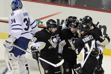 Penguins teammates congratulate Evgeni Malkin on his goal against Toronto in the first period Wednesday night at Consol Energy Center.