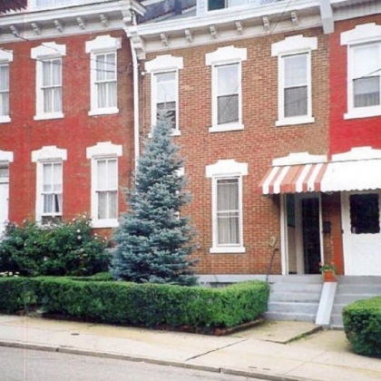 Anne Davis' house in Lawrenceville before facade renovation.