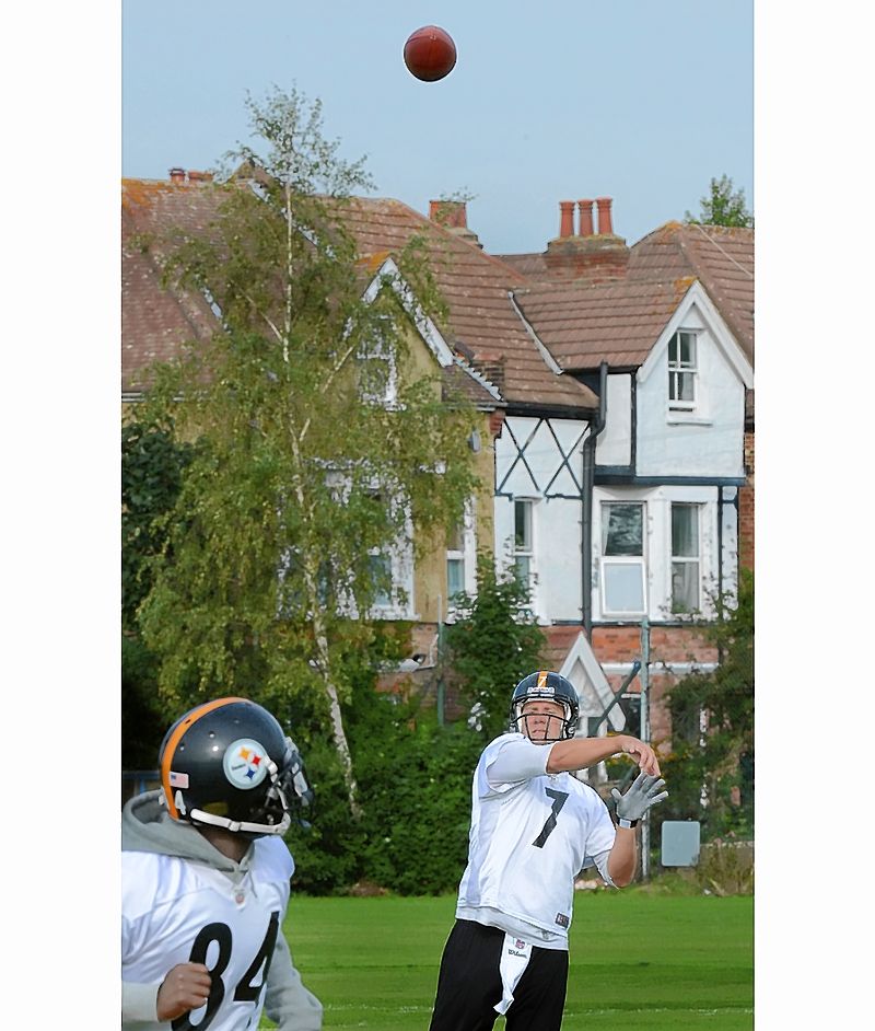 Steelers arrive in London in search for victory