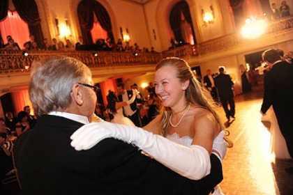 Sydney Mordoh dances with her father Henry Mordoh.