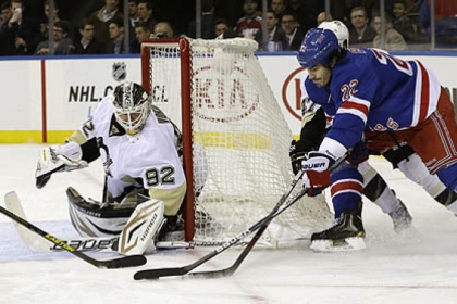 Rangers center Brian Boyle skates near Penguins goalie Tomas Vokoun during the second period last night in Madison Square Garden.