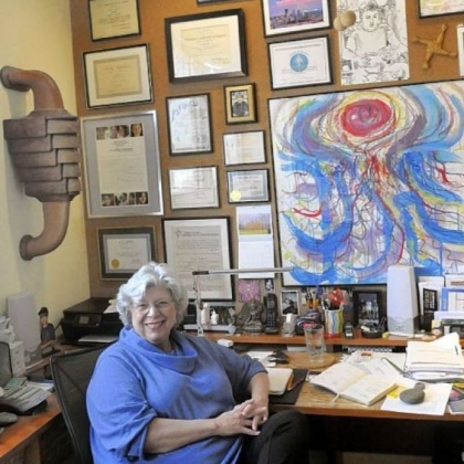Cathy Raphael is called a "trailblazer" among female philanthropists.