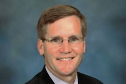 H. Geoffrey Moulton Jr. will investigate Gov. Corbett's handling of the Penn State child sexual abuse case.