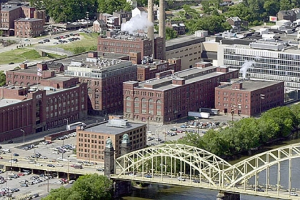 The H.J. Heinz plant and neighboring buildings on the city's North Side, in 2001.