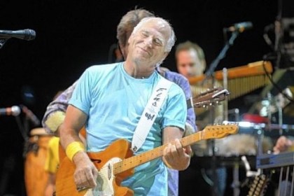Jimmy Buffett in concert at First Niagara Pavillion for the Fin Land 2011 Tour.
