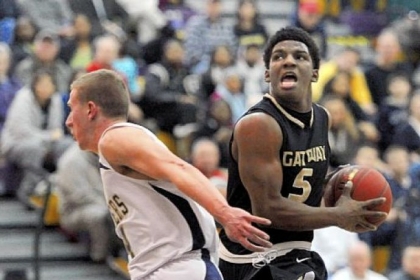 Kiski Area's Joe Brungo, left, tries to cut off Gateway's Deon Cottrell-Baker Wednesday.