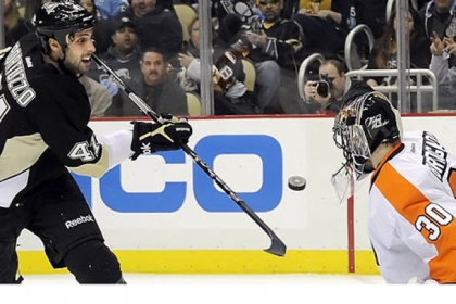 Flyers goaltender Ilya Bryzgalov makes a save on a shot by the Penguins' Robert Bortuzzo in the first period at Consol Energy Center Wednesday night.