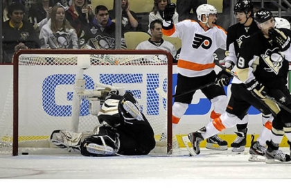 Penguins goaltender Tomas Vokoun dives for the winning goal by the Flyers' Jakub Voracek in the third period at Consol Energy Center Wednesday night.