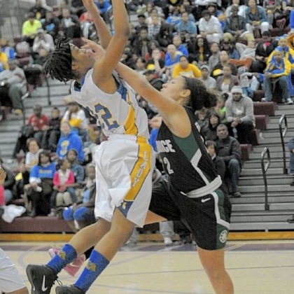 Allderdice's Sierra Fordham, right, tries to block the shot of Jasmine Myers of Westinghouse in the City League girls final Saturday.