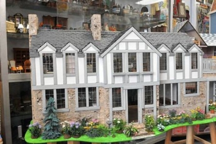 A replica of a house on Old Mill Road.