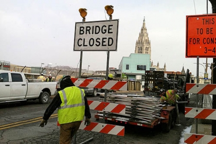 Workers this morning began setting up signs for the closure of the bridge on South Highland Avenue for construction.