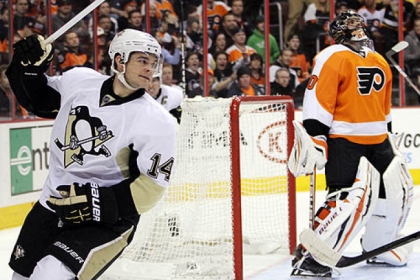 The Penguins' Chris Kunitz reacts after scoring on Flyers' goalie Ilya Bryzgalov last night in the first period. Kunitz scored again in the third period.
