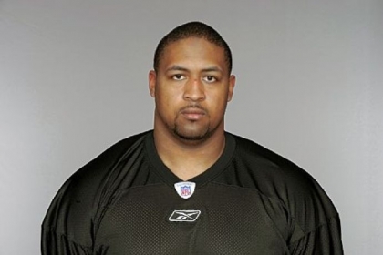 Offensive guard Ramon Foster and the Steelers have reached a three-year agreement.