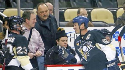 Mario Lemieux, right, talks with Penguins general manager Ray Shero, second from left, before participating in the Mario Lemieux Fantasy Hockey Camp Monday at Consol Energy Center.