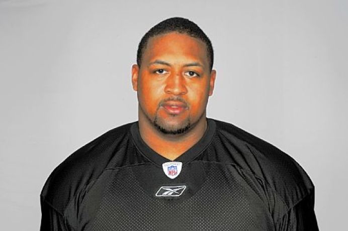 Foster agrees to new deal with Steelers