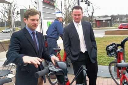 Scott Bricker, Bike Pittsburgh executive director, left, and Mayor Luke Ravenstahl announced plans for Pittsburgh's first bike-share system on Monday.