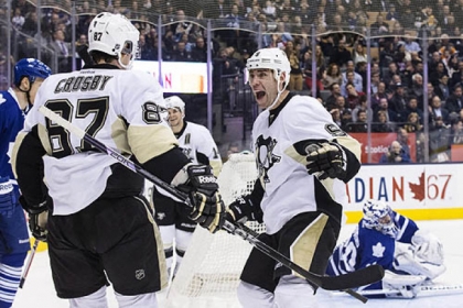 Pascal Dupuis, center, celebrates with Sidney Crosby after scoring on Toronto Maple Leafs goalie Ben Scrivens in the third period.