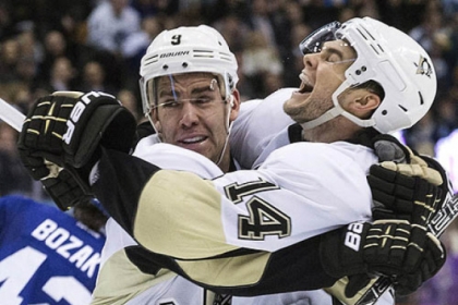 Pascal Dupuis, left, celebrates with Chris Kunitz after scoring in the third period Thursday against the Maple Leafs in Toronto. The Penguins won, 3-1.