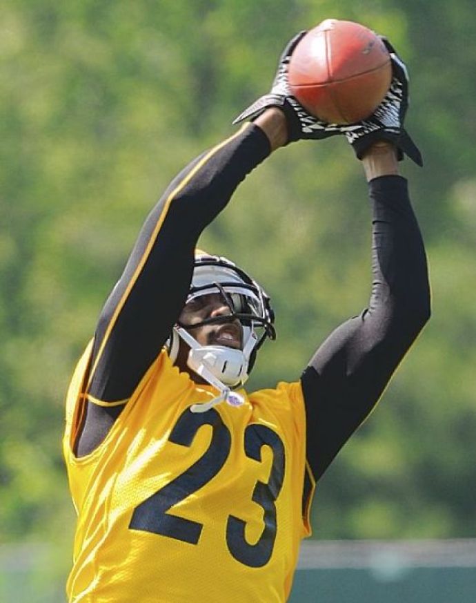 Steelers' Lewis goes home, signs with Saints