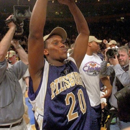 Brandin Knight holds up the trophy after Pitt defeated Connecticut to win the Big East tournament in 2003.