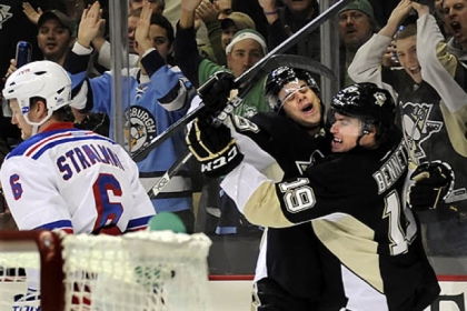 The Penguins' Beau Bennett is congratulated by Tyler Kennedy after scoring on Rangers goaltender Henrik Lundqvist in the first period Saturday at Consol Energy Center.