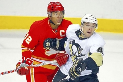 At 35, Jarome Iginla, left, has seven goals and 12 assists in 25 games for the Calgary Flames this season.