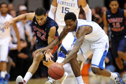 Robert Morris University's Russel Johnson and Kentucky's Archie Goodwon scramble for a loose ball during the first round of the NIT.