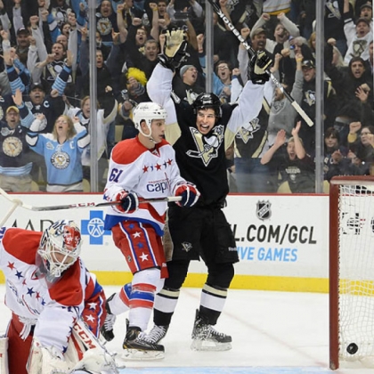 Sidney Crosby celebrates his assist on the Penguins' winning goal by Matt Niskanen in the third period against the Capitals.