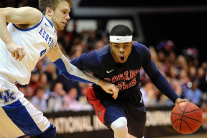 Robert Morris' Velton Jones drives against Kentucky's Jon Hood in a first-round NIT game Tuesday at Sewall Center. Jones scored eight points as the Colonials upended the defending NCAA champions.