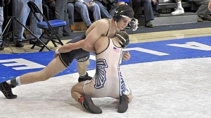 Franklin Regional's Tyler Smith, left, defeating Good Counsel's Matt Kelly at the Powerade Tournament, is a returning champion.