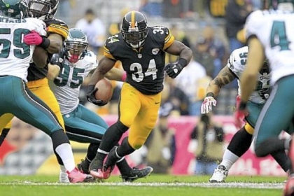 Former Steelers running back Rashard Mendenhall dashes past Philadelphia Eagles outside linebacker Mychal Kendricks and the rest of the Eagles defense for a long run in the first quarter of game at Heinz Field in October.